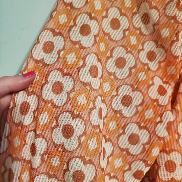 Madden NYC Bohmian Cropped Floral Keyhole Top with Long Sleeves Size Medium - Picture 7 of 12